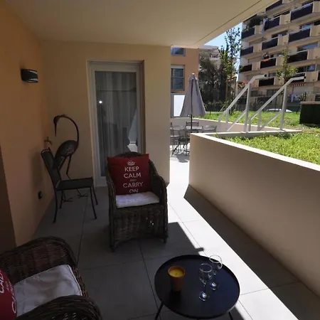 Fantastic Two-bedroom With Garden Near The Daire