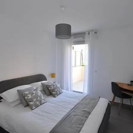 Appartement Fantastic Two-bedroom With Garden Near The *