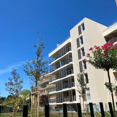 Fantastic Two-bedroom With Garden Near The Apartman Antibes