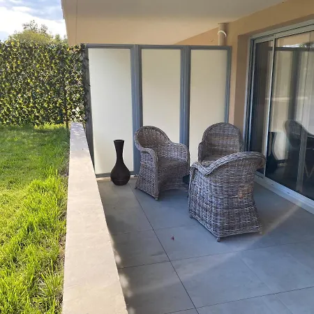 Fantastic Two-bedroom With Garden Near The * Антиб