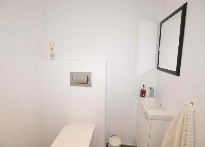 Fantastic Two-bedroom With Garden Near The * Антиб