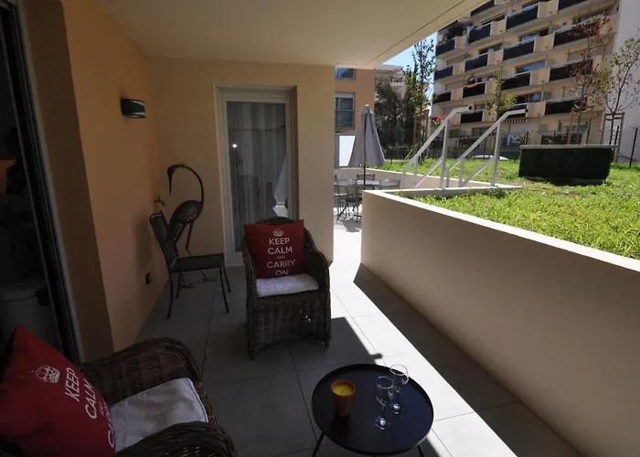 Fantastic Two-bedroom With Garden Near The Апартаменты