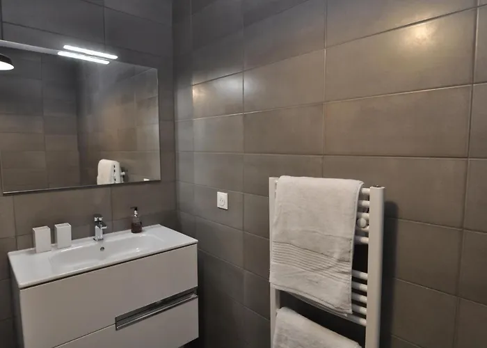 Fantastic Two-bedroom With Garden Near The Апартаменты Антиб