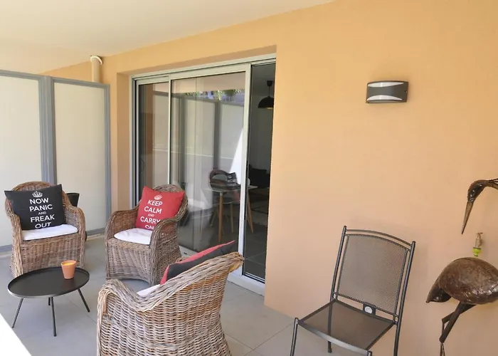 Fantastic Two-bedroom With Garden Near The