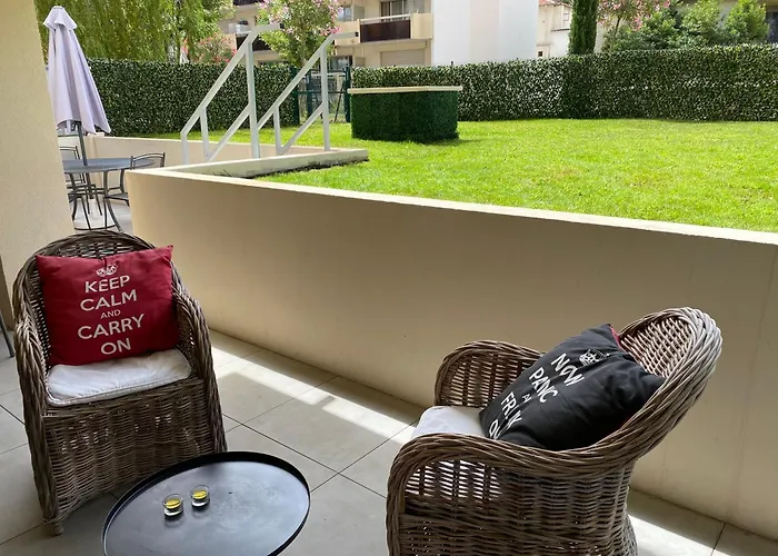 Fantastic Two-bedroom With Garden Near The Apartment